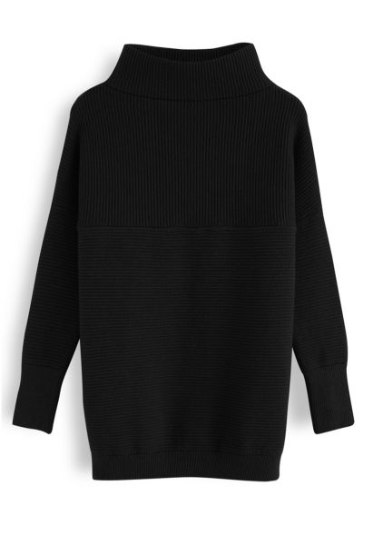 Cozy Ribbed Turtleneck Sweater in Black