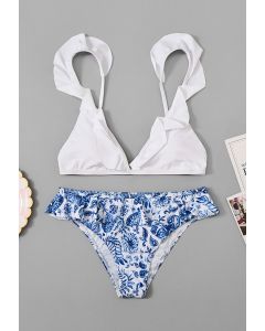 Conjunto de bikini con ribete de volantes y estampado floral azul