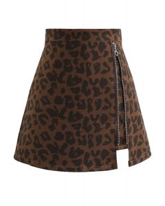 Minifalda con cremallera y estampado de leopardo en marrón